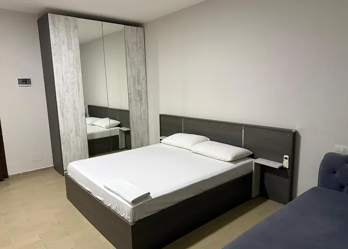 Hostel Rooftop Gallery Tirana