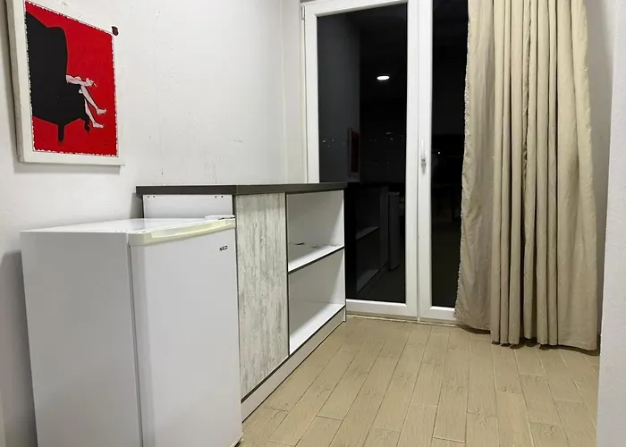 Rooftop Gallery Hostel Tirana